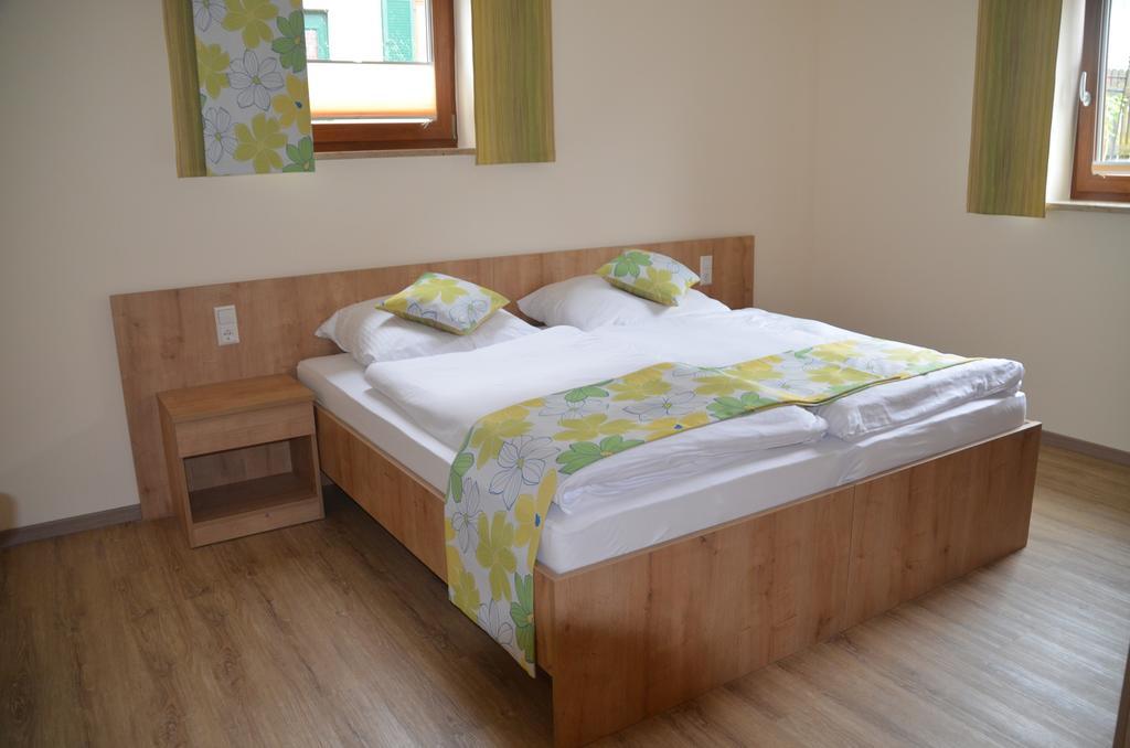 Landhotel Zum Adler Oberbechingen Quarto foto