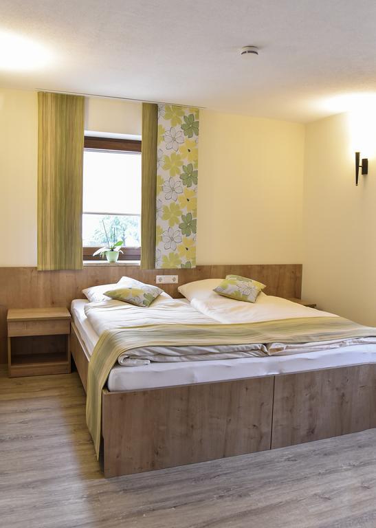 Landhotel Zum Adler Oberbechingen Exterior foto